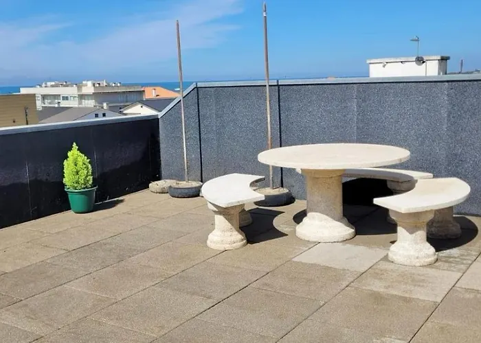 - Vue 6 Personnes Apartment *